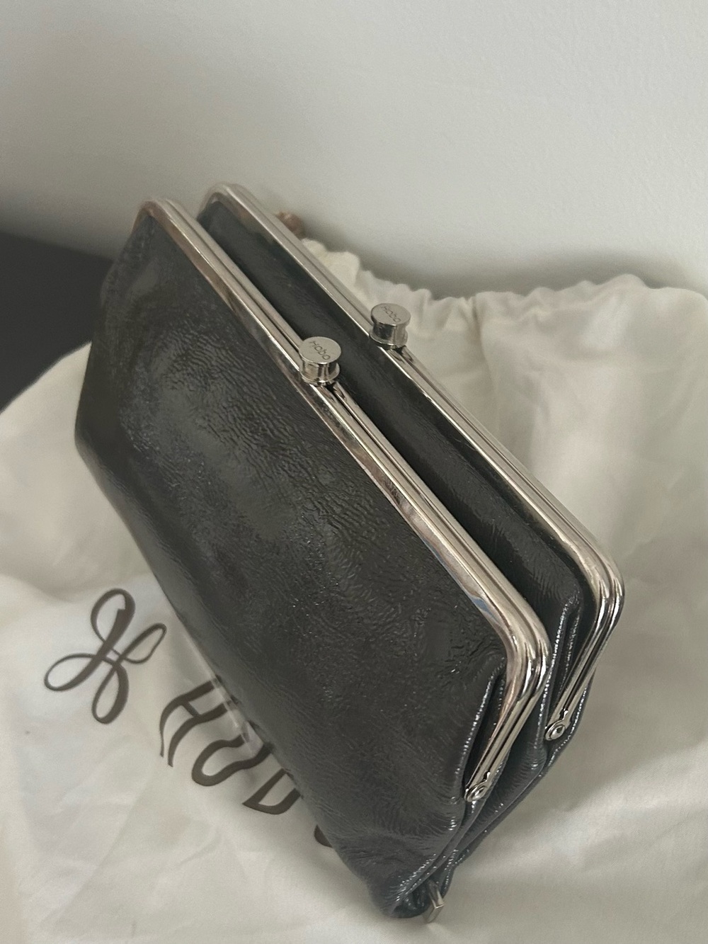 HOBO International Metallic Gray Leather Kiss Lock Clutch Wallet - Picture 6 of 10
